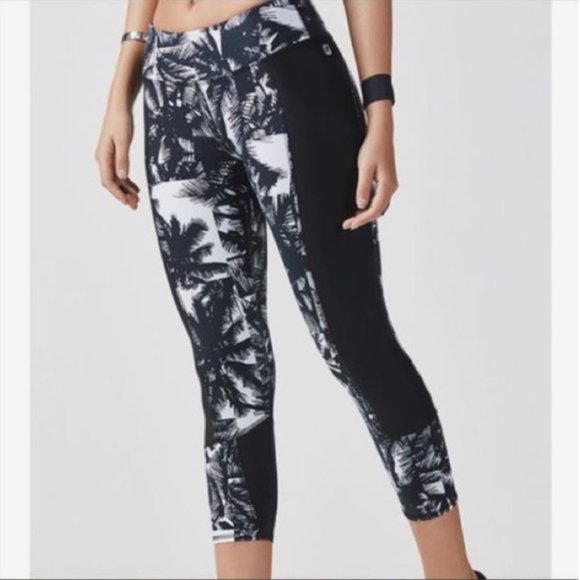 Fabletics Black and White Palm Tree Capris Size M - Picture 2 of 8